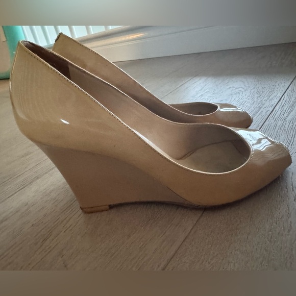 Jimmy Choo Baxen Patent Peep-Toe
Wedge Pump size 37.5 Beige color - Picture 3 of 14